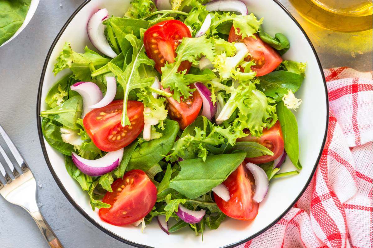 Erros que tornam a sua salada menos saudável